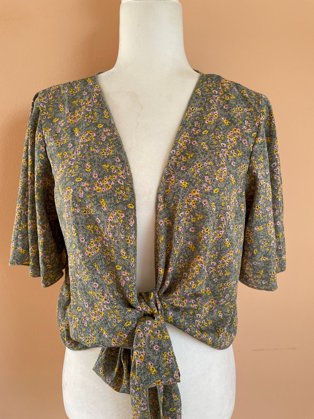 2000s Poly Green Floral Print Open Front Tie CroppedTop. M
