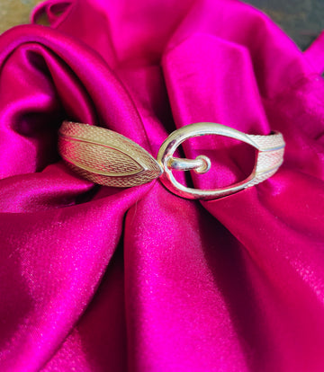 80s Vintage Avon Gold Tone Hinged Clamper Belt Buckle Bracelet