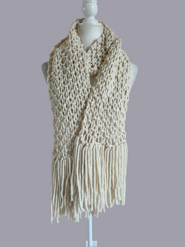 2000s It’s Chilly Hand Knit White Fringed Winter Wrap Scarf
