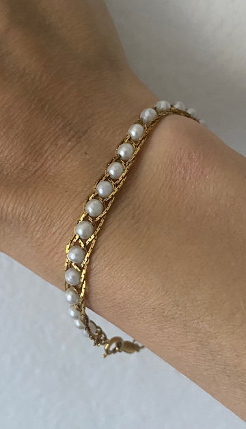 90s Gold Tone Faux Pearl Delicate Bracelet
