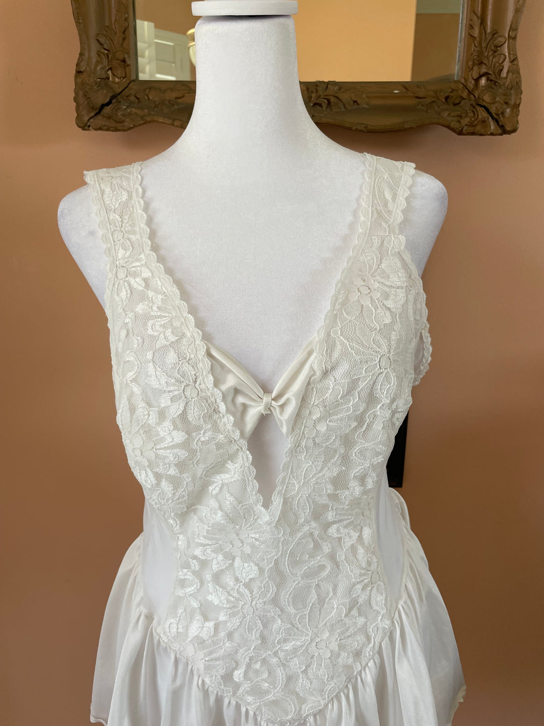 80s Vintage White Skirted Lace Bow Accent Lingerie Chemise Lg