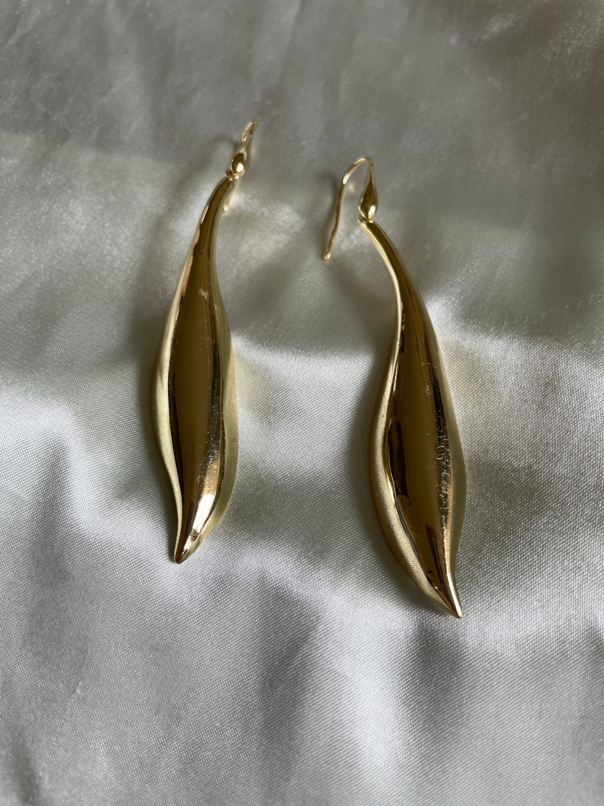 2000s gold plated contemporary Earrings  2000s Gold Plated Contemporary Pierced Earrings