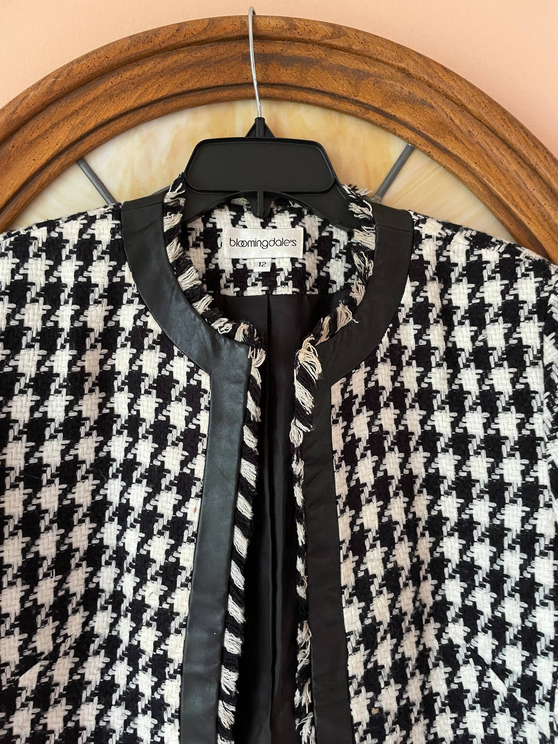 80s Vintage Bloomingdales Black White Acrylic Weave Design Faux Leather Trim Lined Open Front Cropped Jacket M