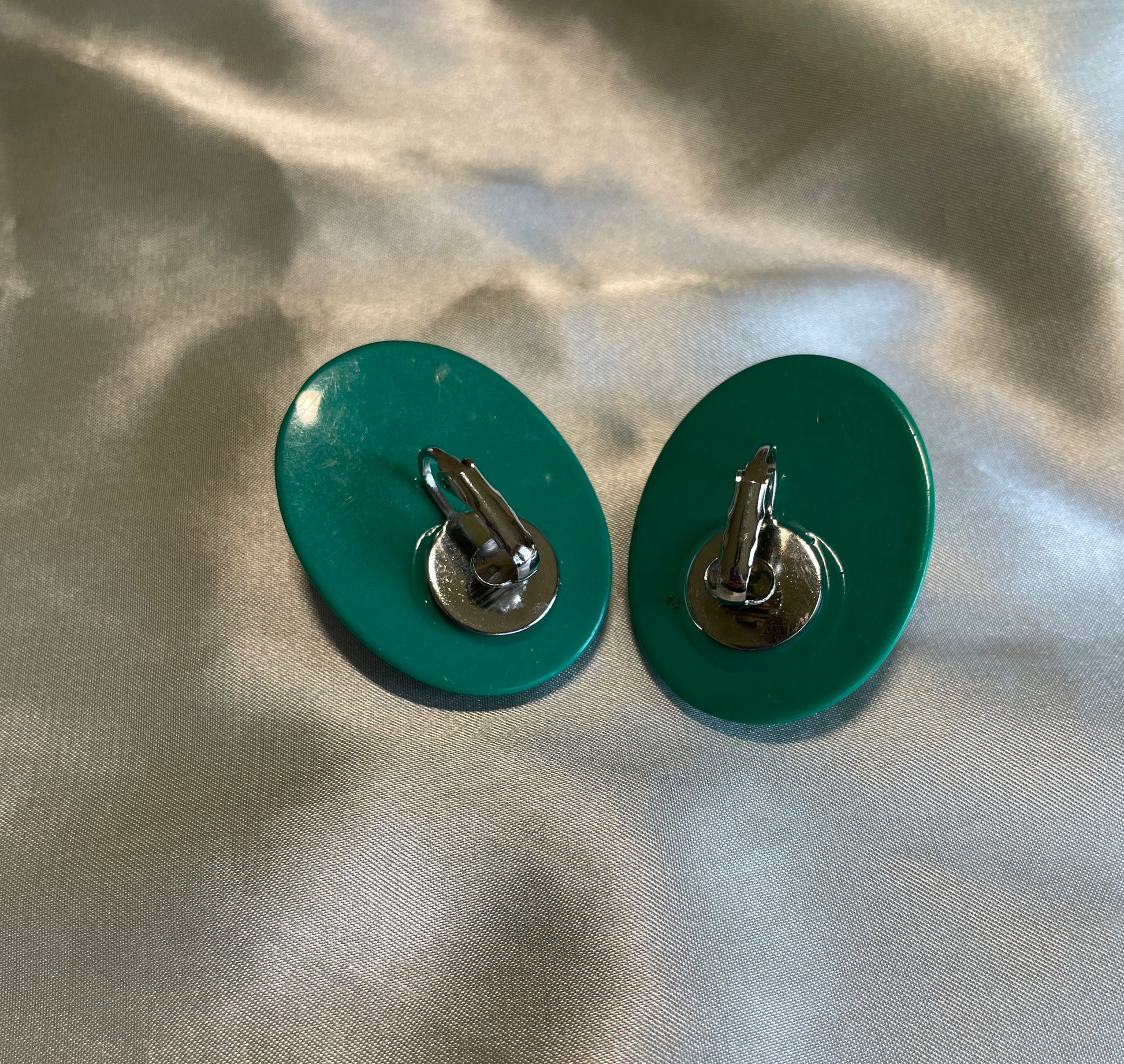  80s Mod Style Green Acrylic Brass Accent Retro Pierced Earrings