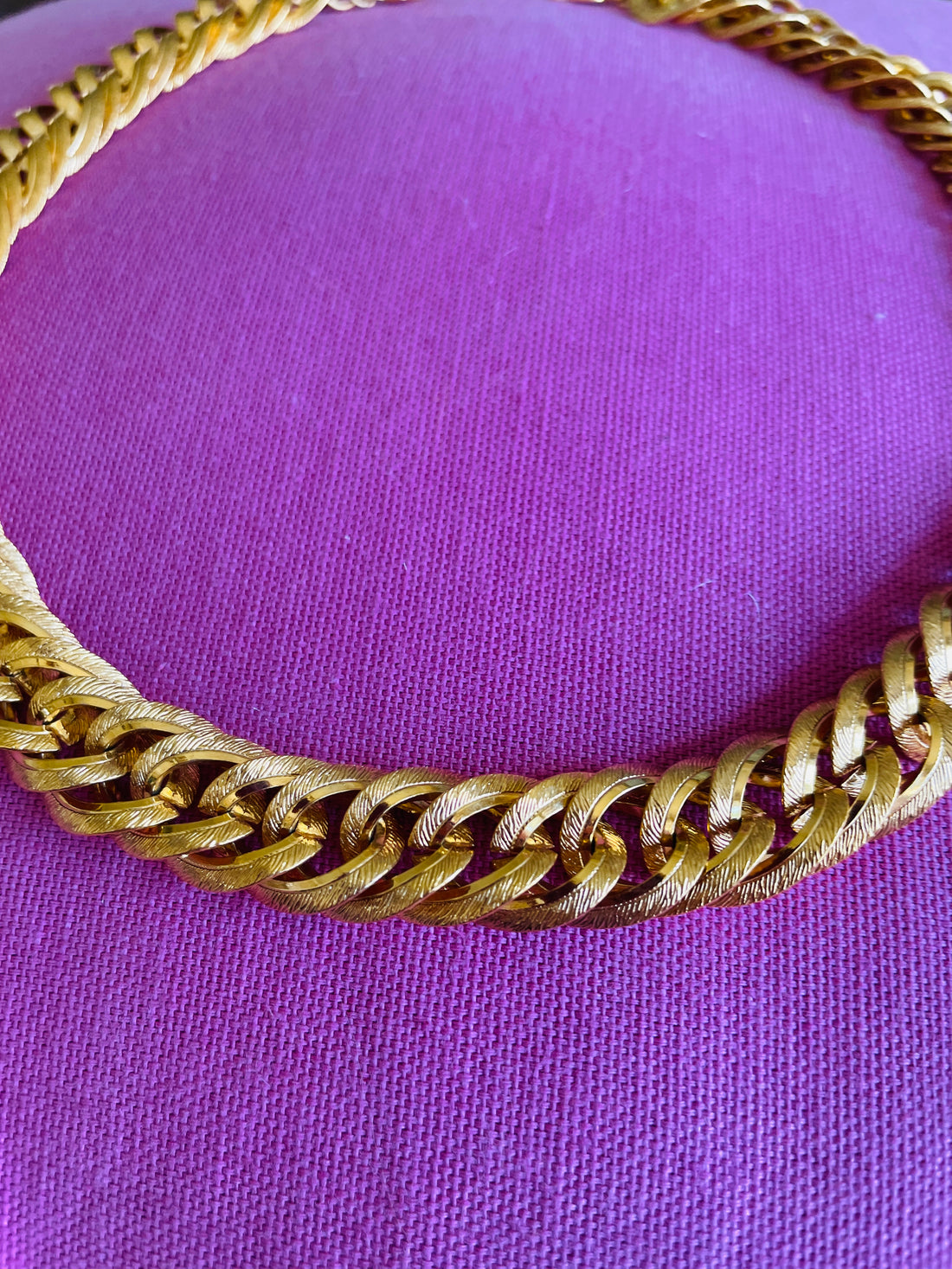 80s Vintage Gold Tone Circle Link Classic Choker Necklace