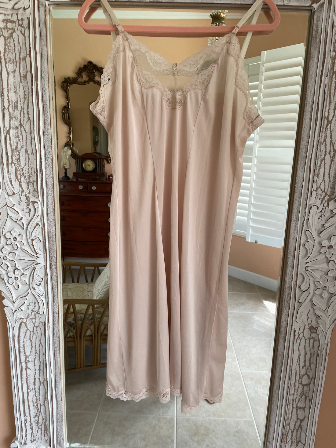 Vintage Lace Blush Color Nylon Flower Accent Lingerie Slip M/L