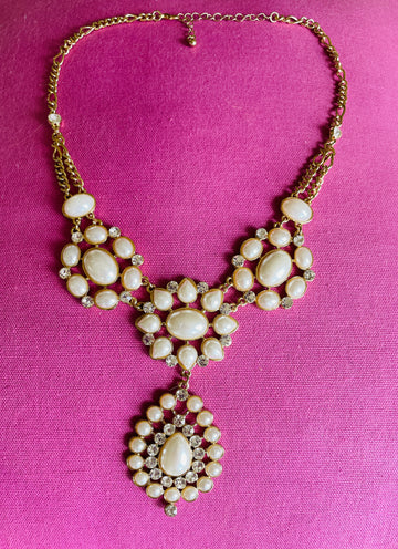 90s Beautifully Beaded Gold Tone Drop Pendant Statement Necklace