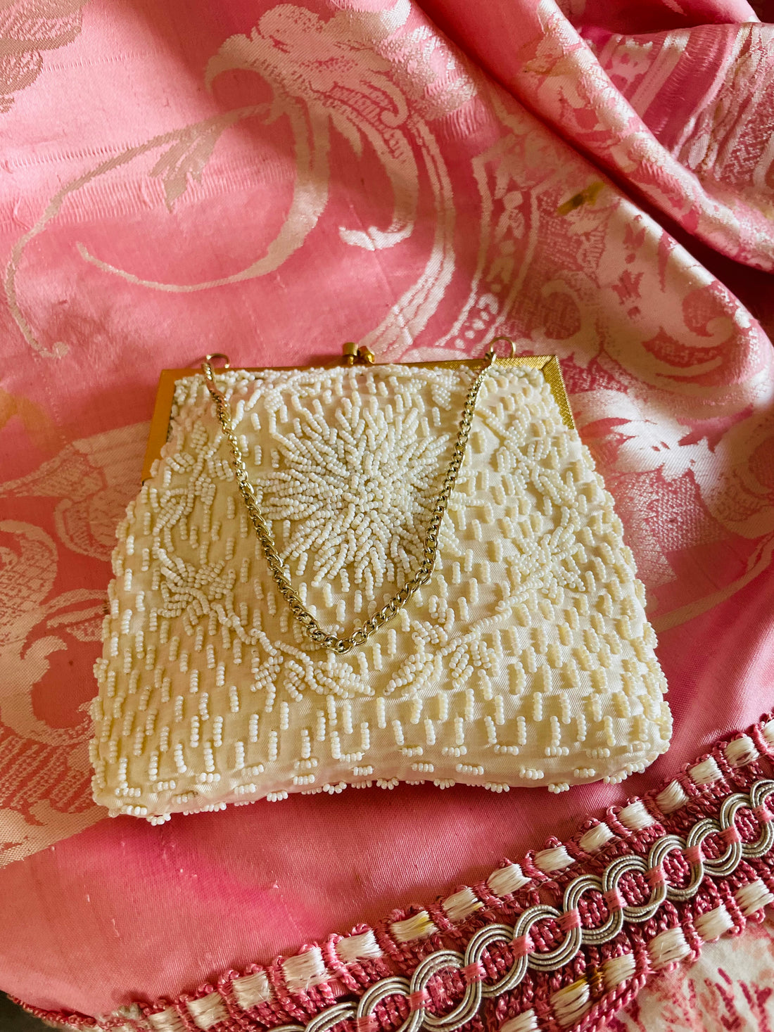 60s Vintage Pretty White Beaded Chain Handle Purse