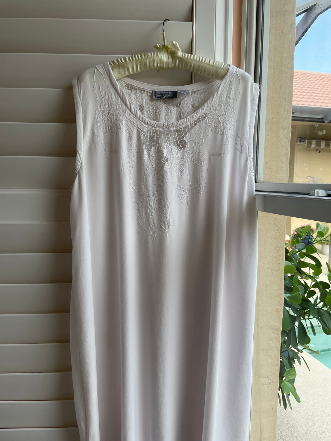 Jane Ashley White Maxi dress