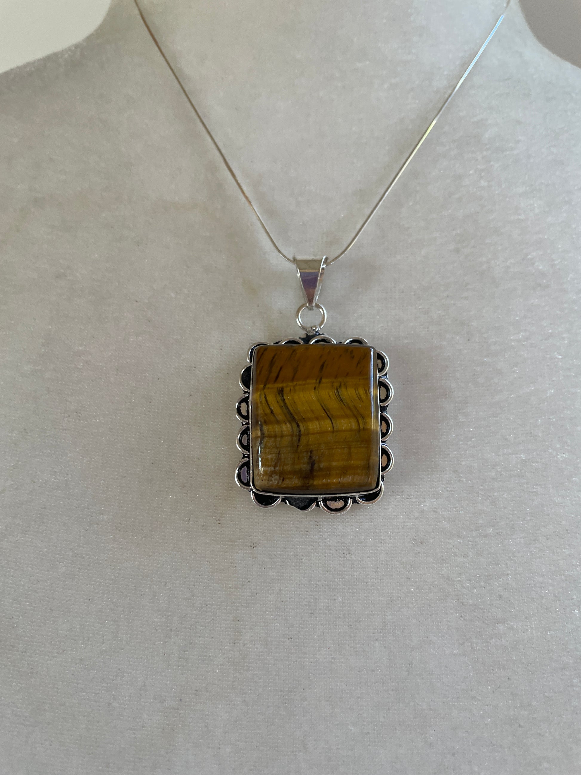  2000s Silver Plated Tigers Eye Pendant Necklace