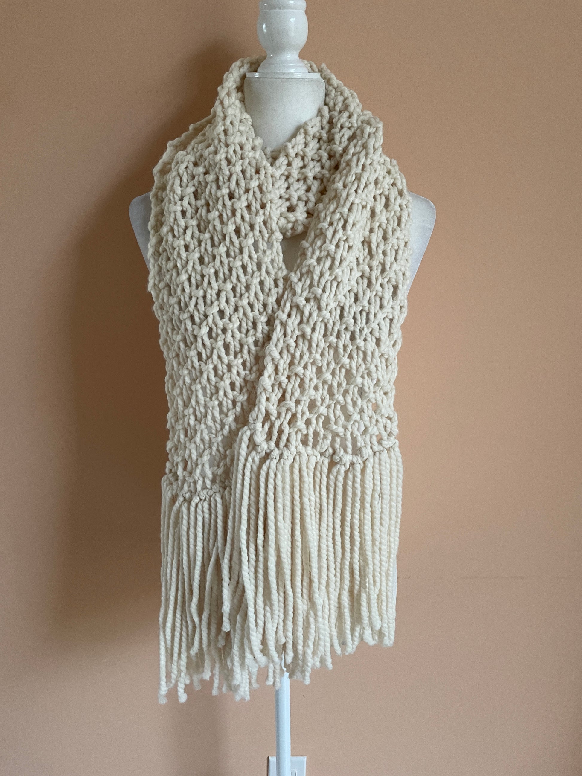 2000s hand knit winter scarf 2000s It’s Chilly Hand Knit White Fringed Winter Scarf