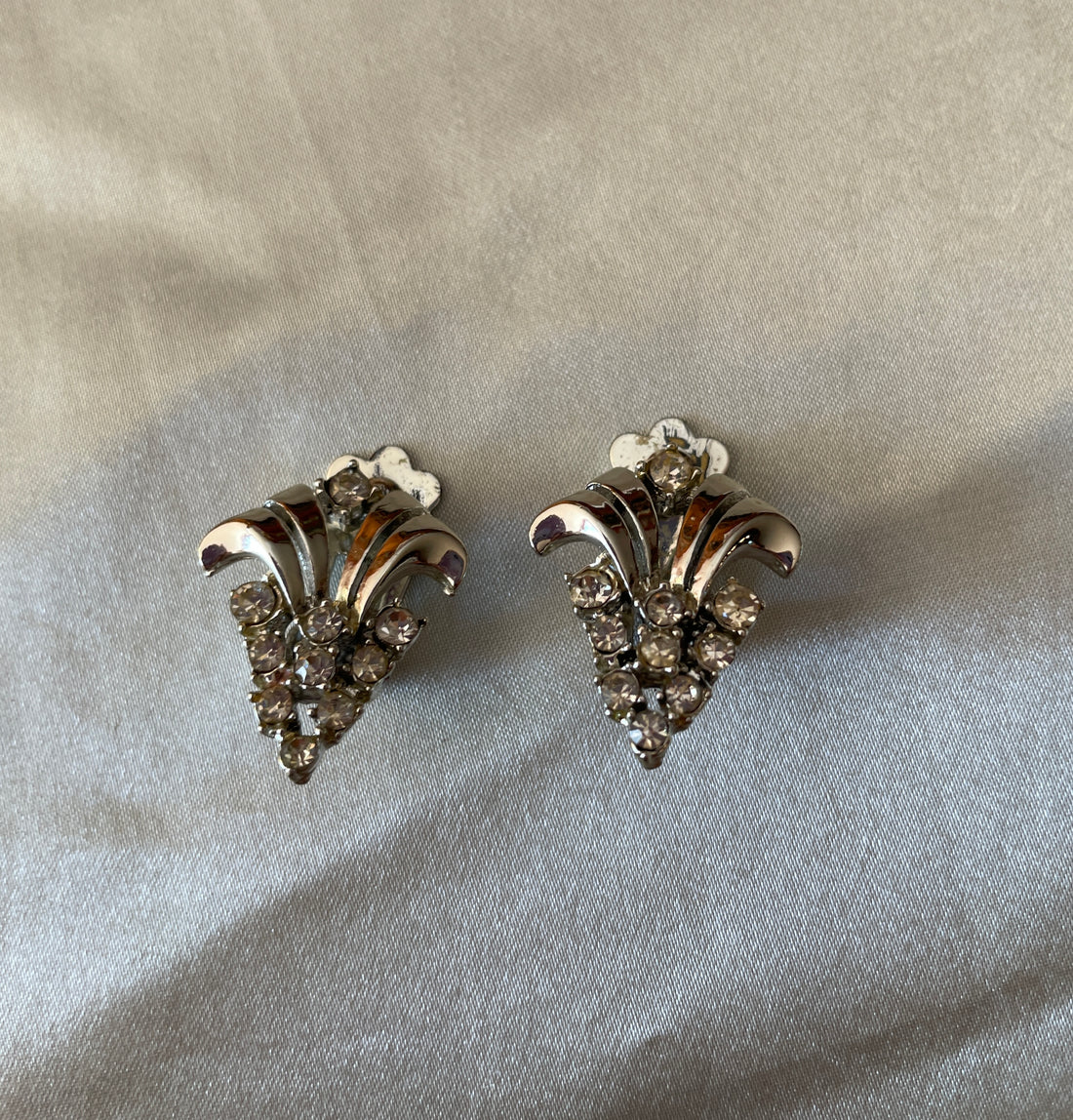 50s Silver Tone Art Deco Style Floral Graceful Vintage Clip Earrings