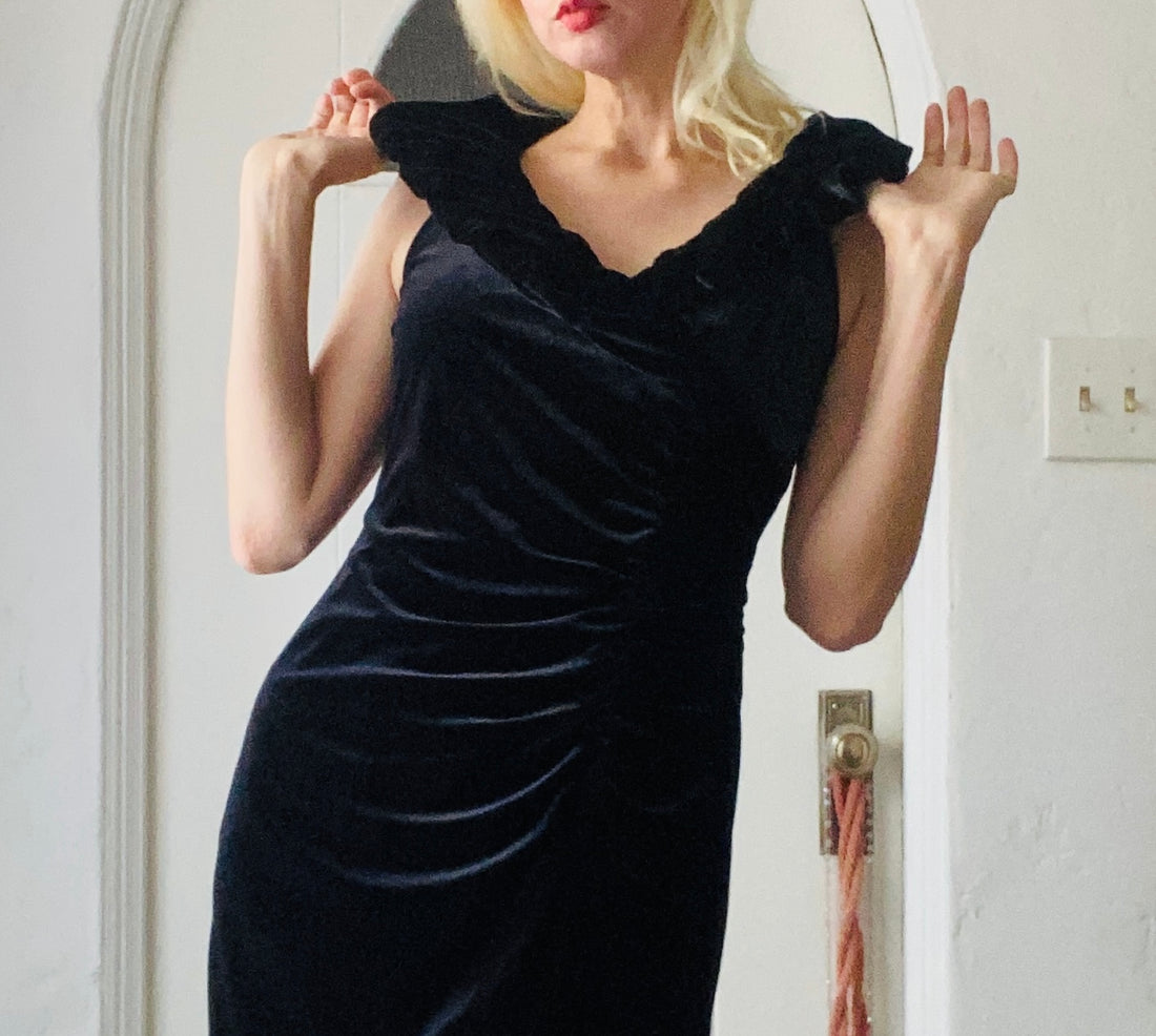 Adrianna Papell 2000s Fitted Knee Length Ruched Black Velvet Cocktail Dress S