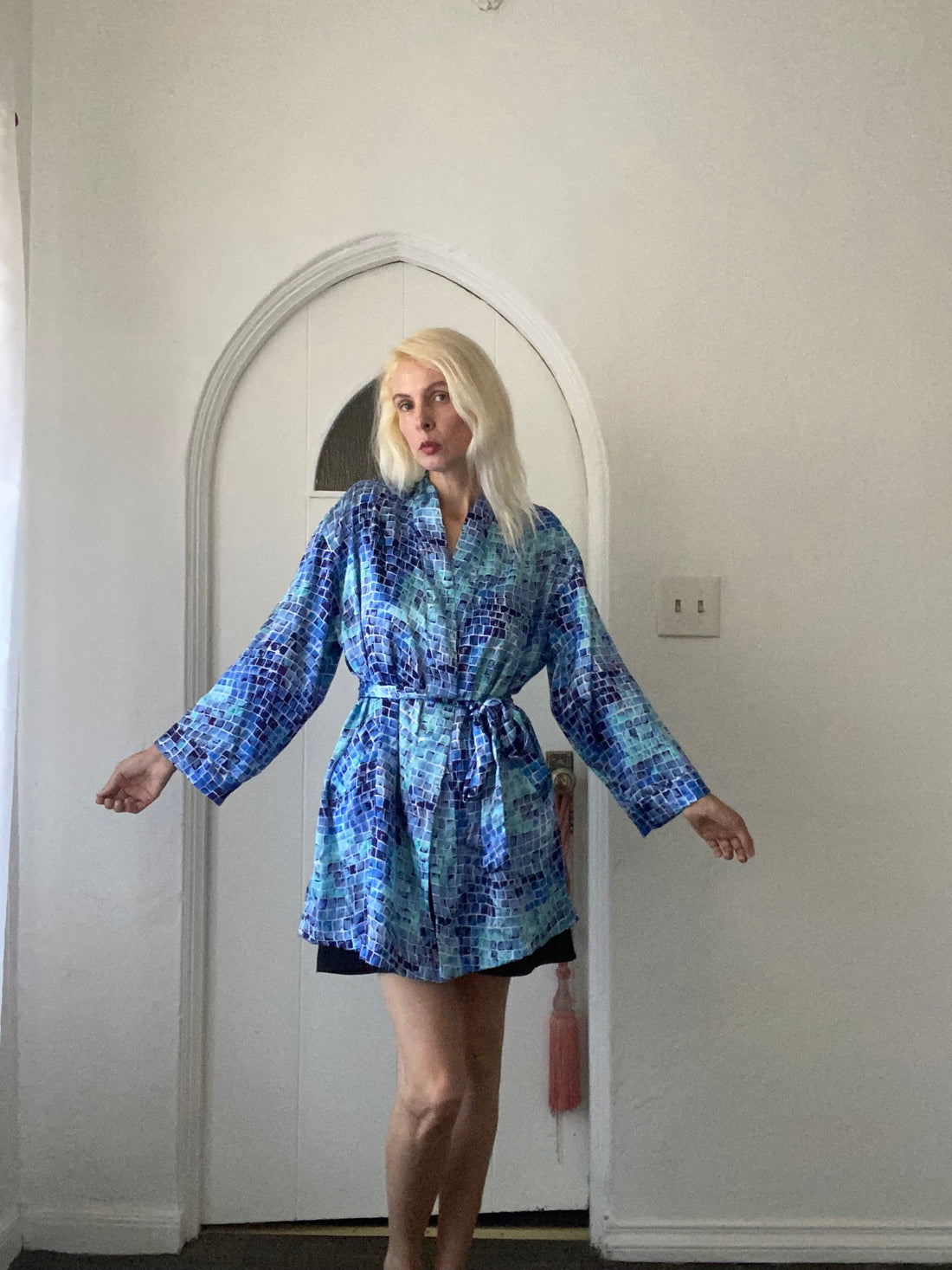 2000s Victoria’s Secret Blue Poly Abstract Square Print Belted Lounge Lingerie Robe L