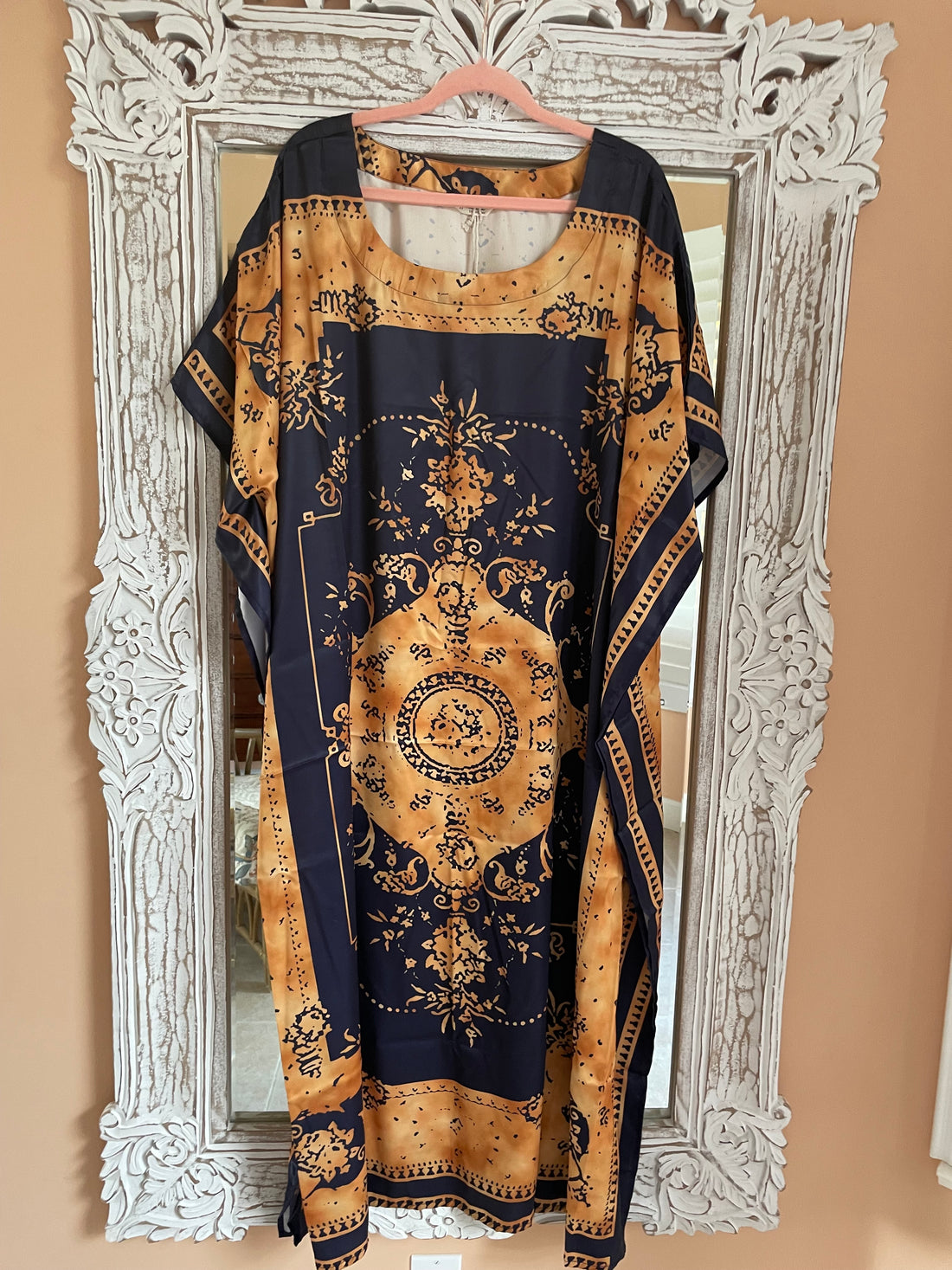 Relaxed Flowing Kaftan Beach Resort Lounge Wear. Free Size