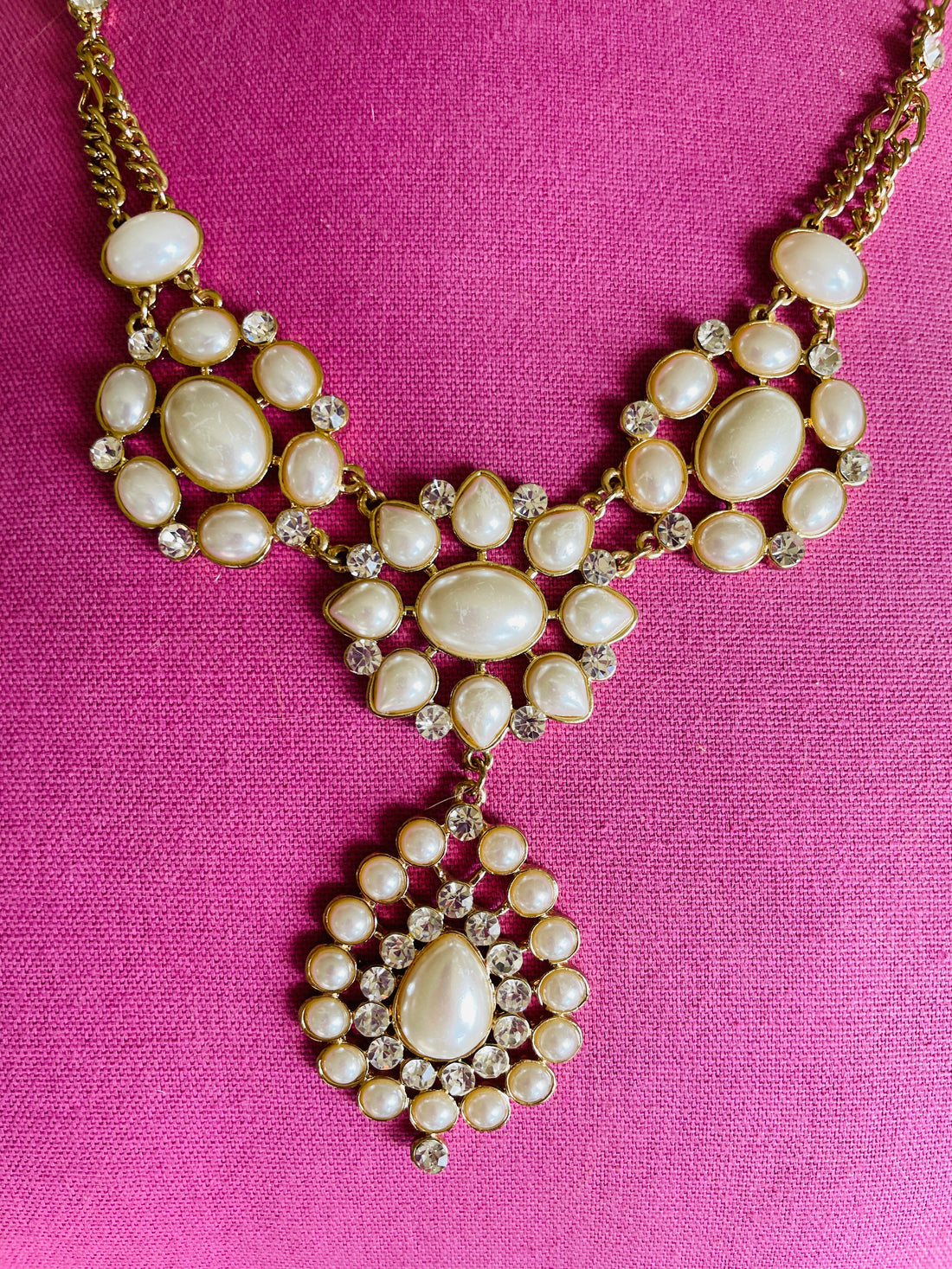 90s Beautifully Beaded Gold Tone Drop Pendant Statement Necklace