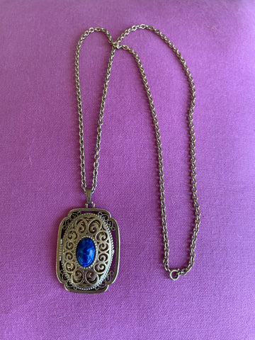 80s Vintage Avon Gold Tone Filagree Faux Lapis Lazuli Photo Locket Pendant Necklace