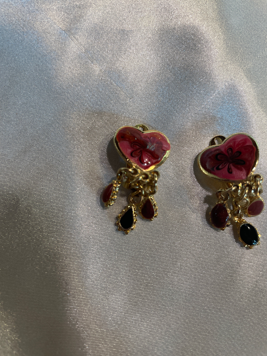 red heart clip earrings 