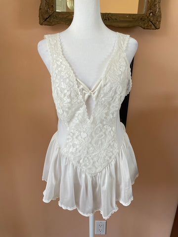 80s Vintage White Skirted Lace Bow Accent Lingerie Chemise Lg