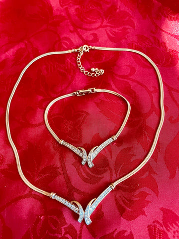 Vintage Nina Ricci Gold Tone Necklace Bracelet Set