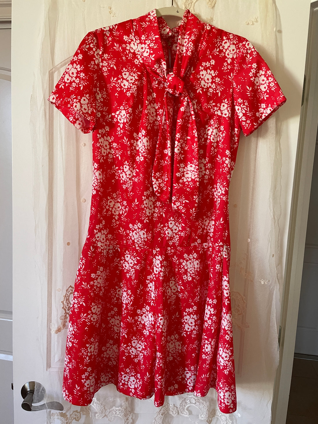 70s Vintage Handmade Red White Floral Print Poly Back Zip Neck Tie Dress S