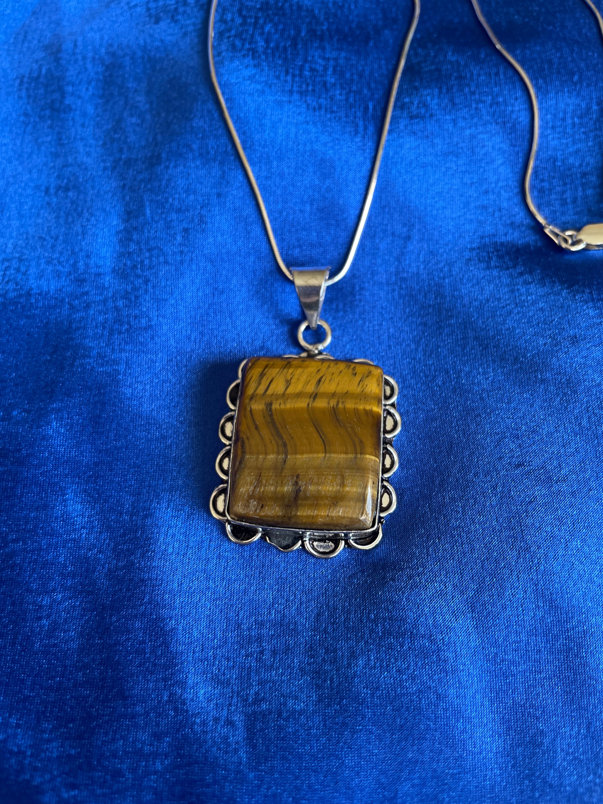  2000s Silver Plated Tigers Eye Pendant Necklace