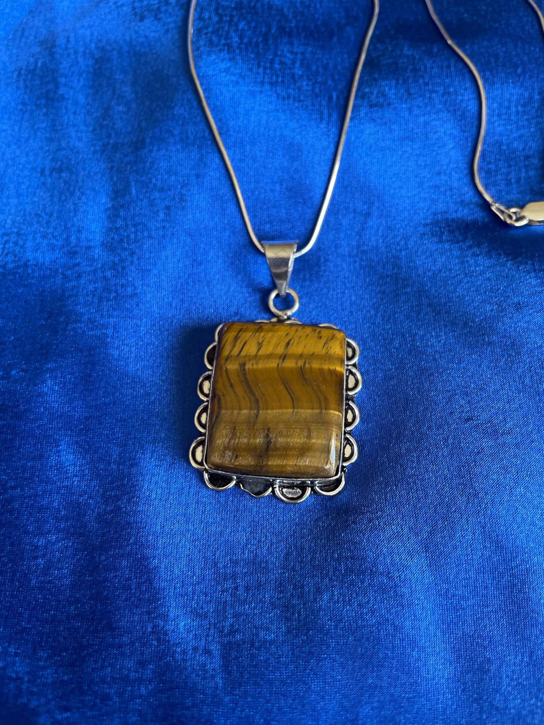 Tigers eye pendant necklace 