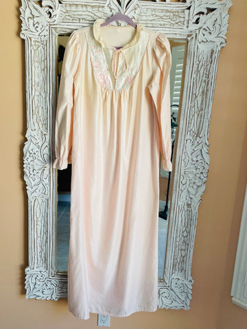 90s Vintage Pink Floral Embroidery Ruffle Collar Tie Maxi Lingerie Robe M