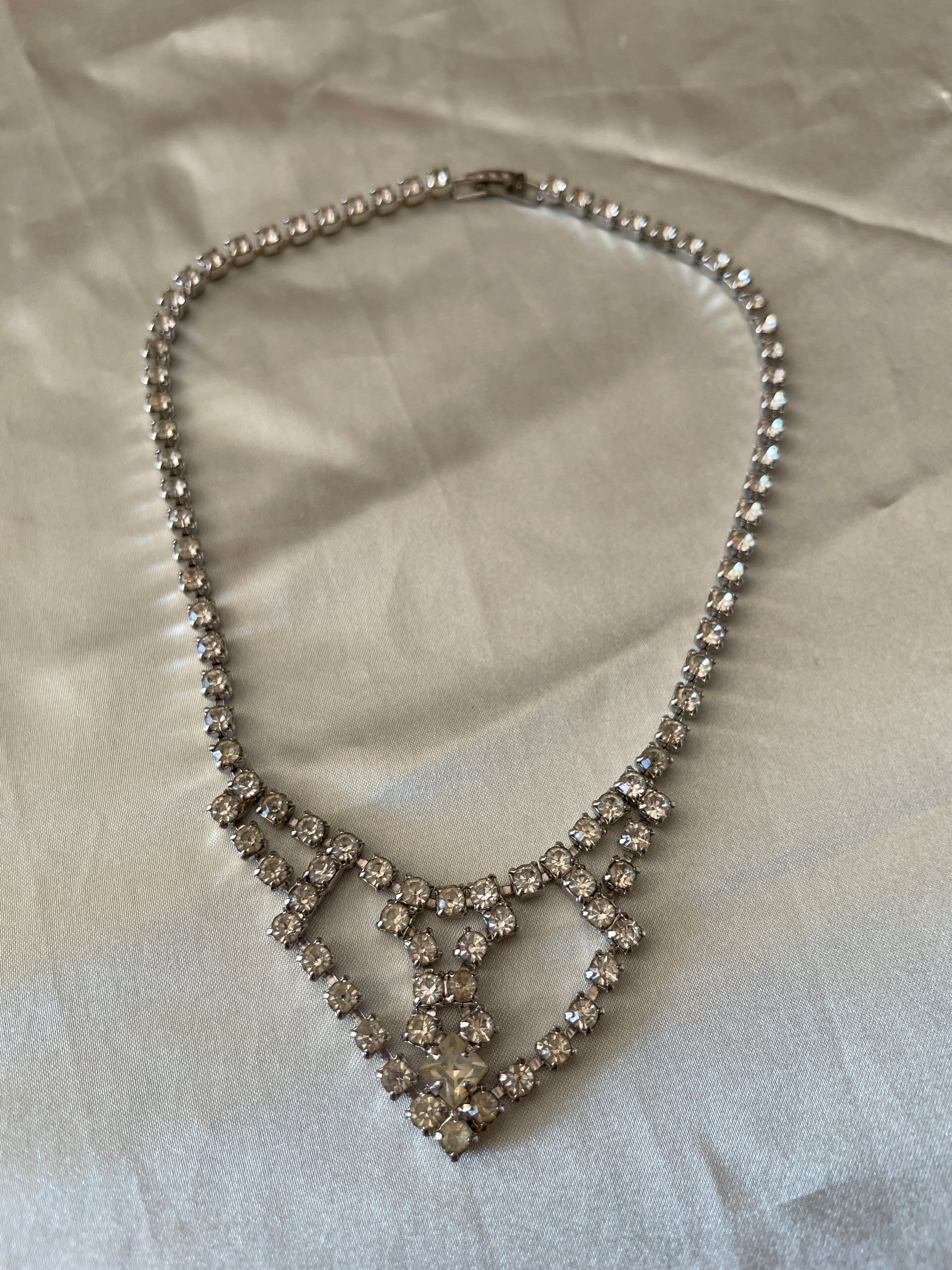  50s Beautiful Clear Rhinestone Silver Tone Choker Necklace