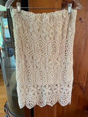 2000s Light Beige Crochet Lined Elastic Waist Straight Cut Short Skirt M