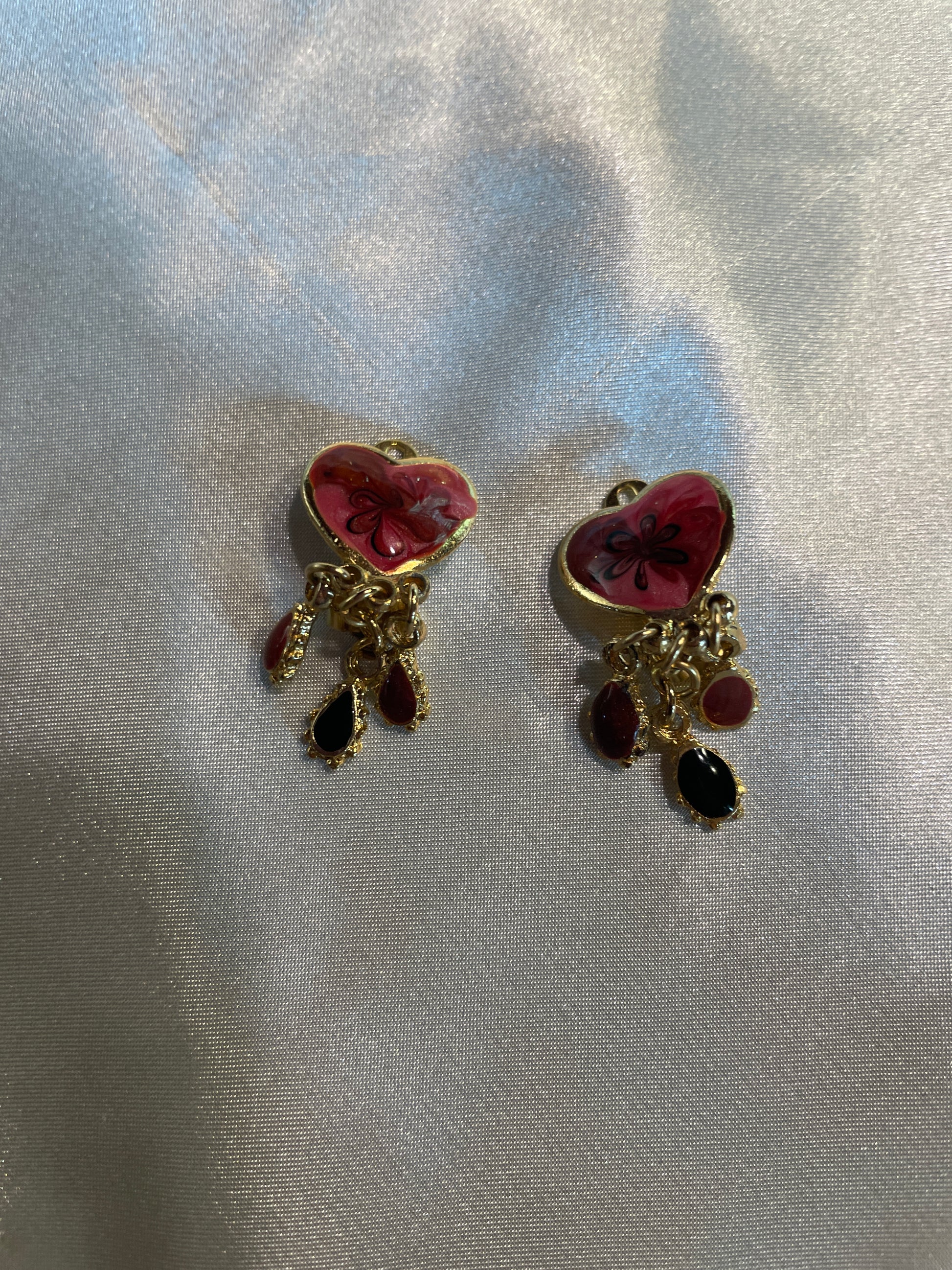 red heart clip earrings  Vintage 80s Red Heart Dangling Beads Clip Earrings