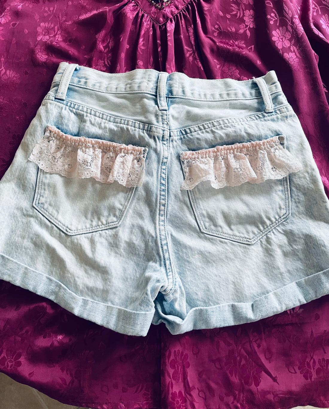 2000s Cotton Denim Tattered Reloved Pink Lace Ruffle Embellishment Back Pockets Shorts S