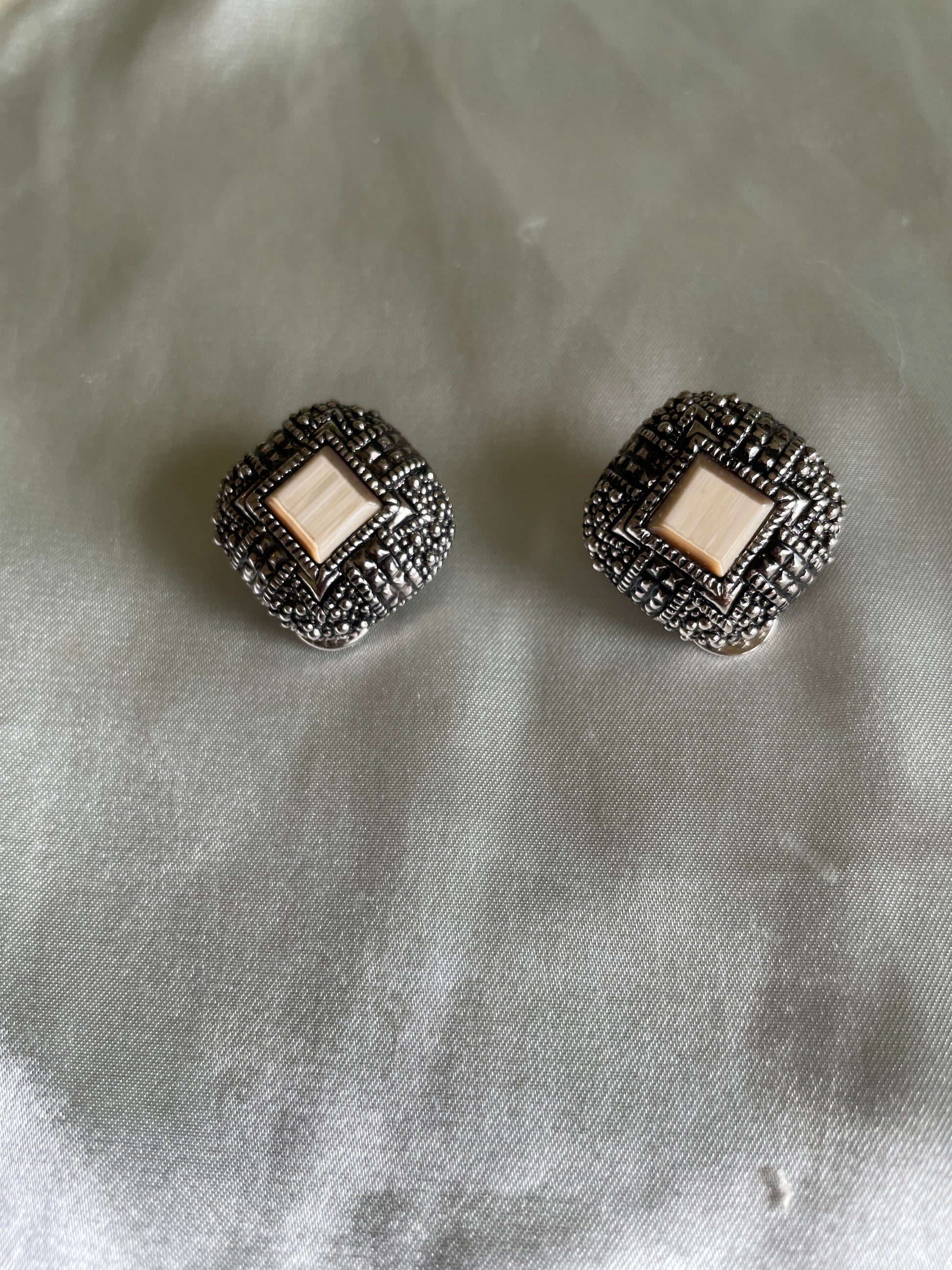  80s Silver Tone Mother of Pearl Accent Clip Earrings