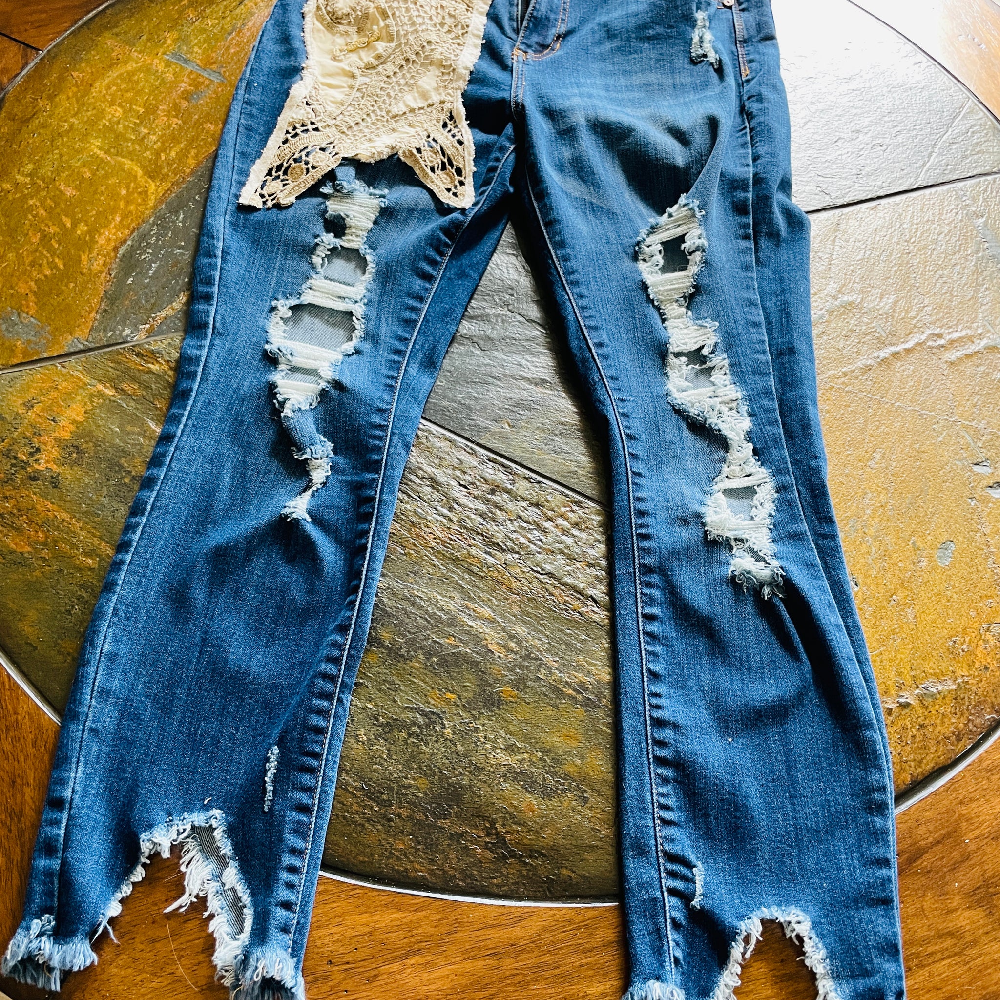 2000s Reborn Appliqué Design Tattered 4 Pocket Blue Denim Tappered Jeans M Size 11