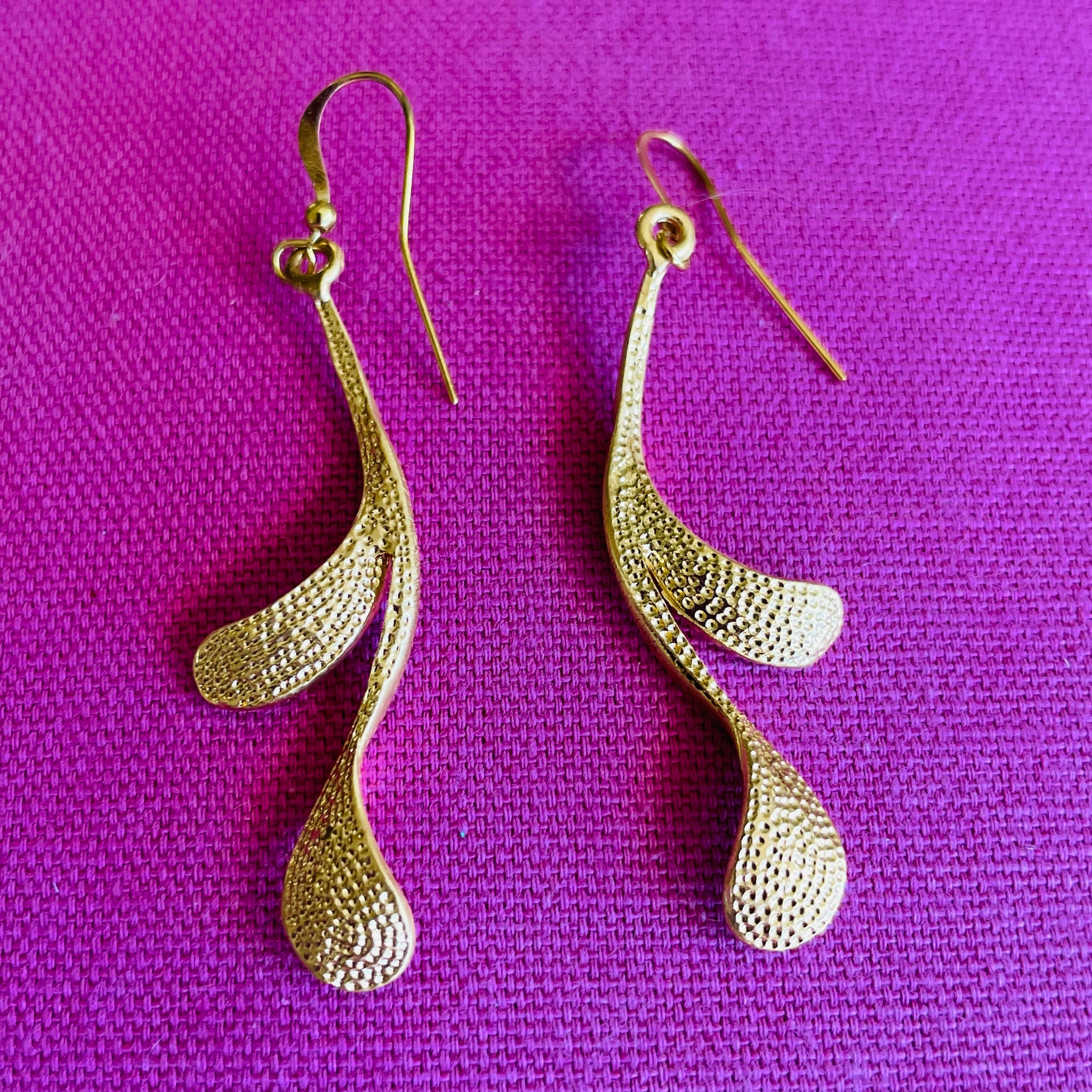 2000’s Gold Tone Graceful Contemporary French Hook Pierced Earrings