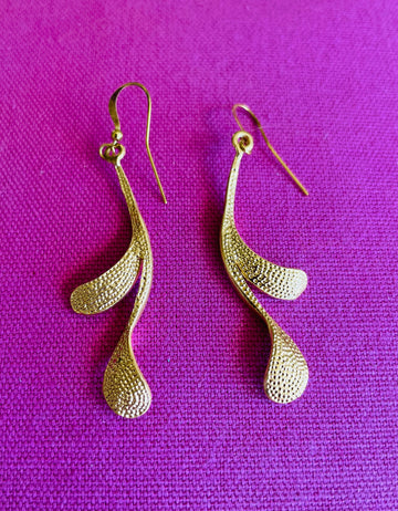 2000’s Gold Tone Graceful Contemporary French Hook Pierced Earrings