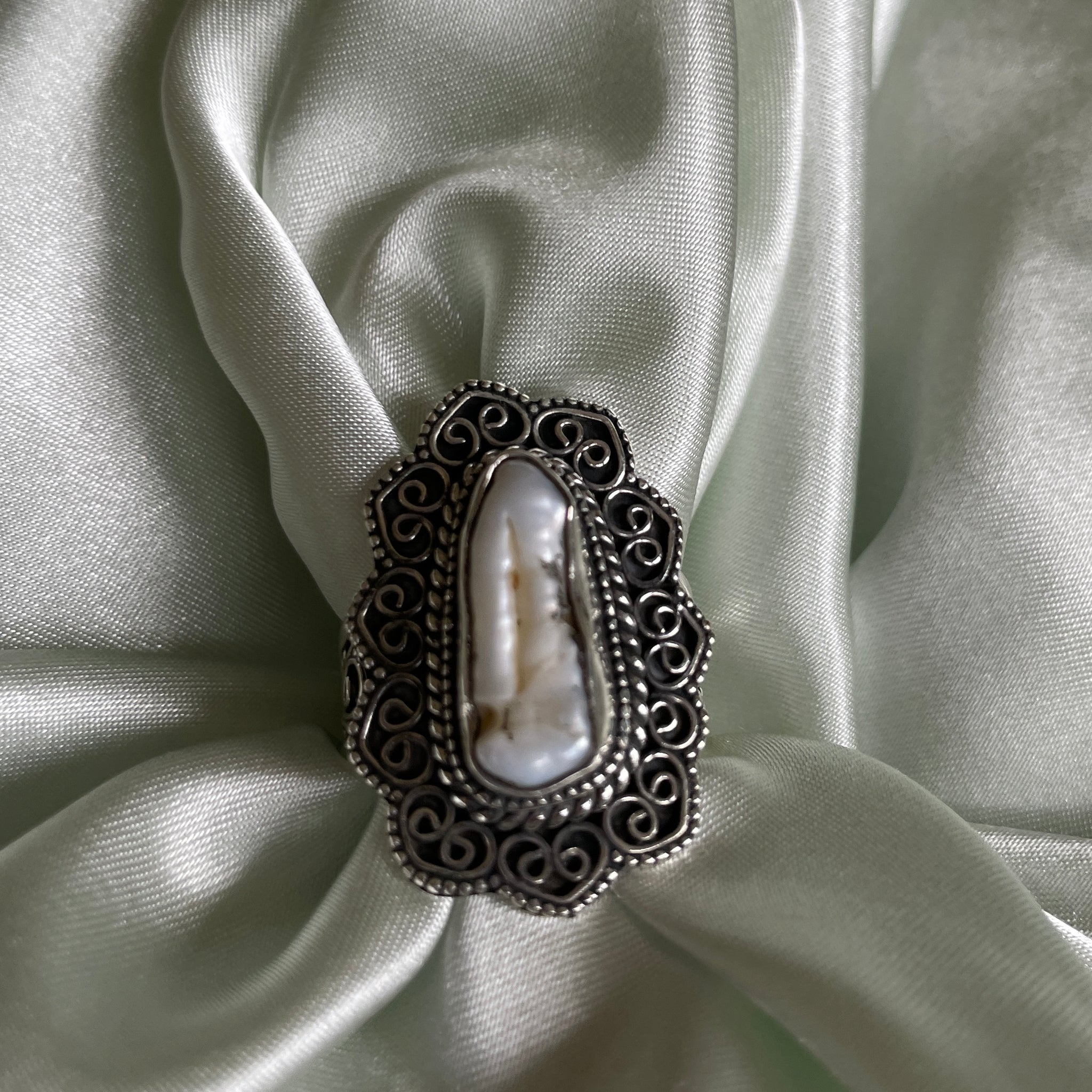 Silver plated faux pearl ring 