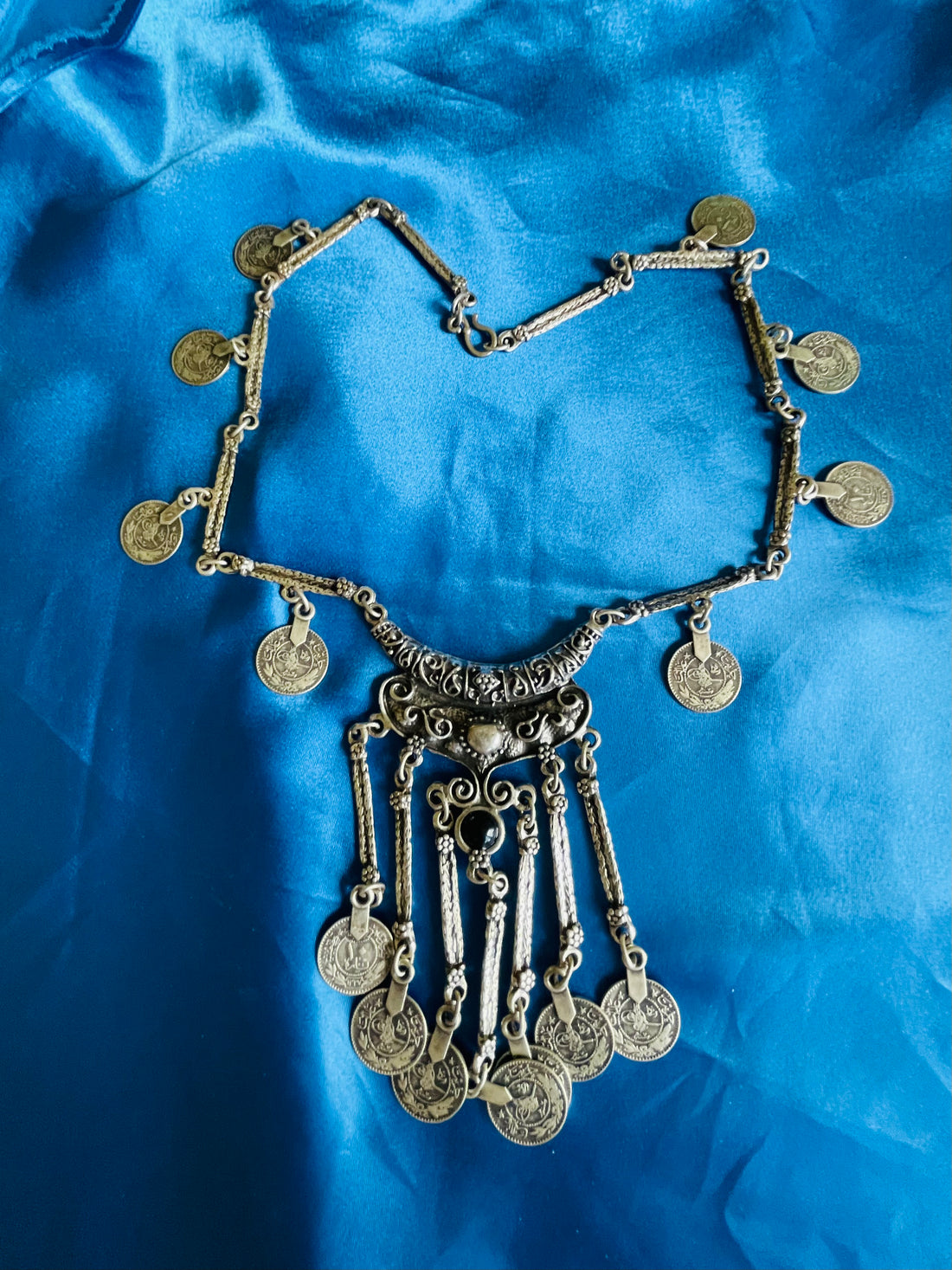Vintage 80s Silver Tone Pewter Black Stone Faux Coins Chain Necklace.