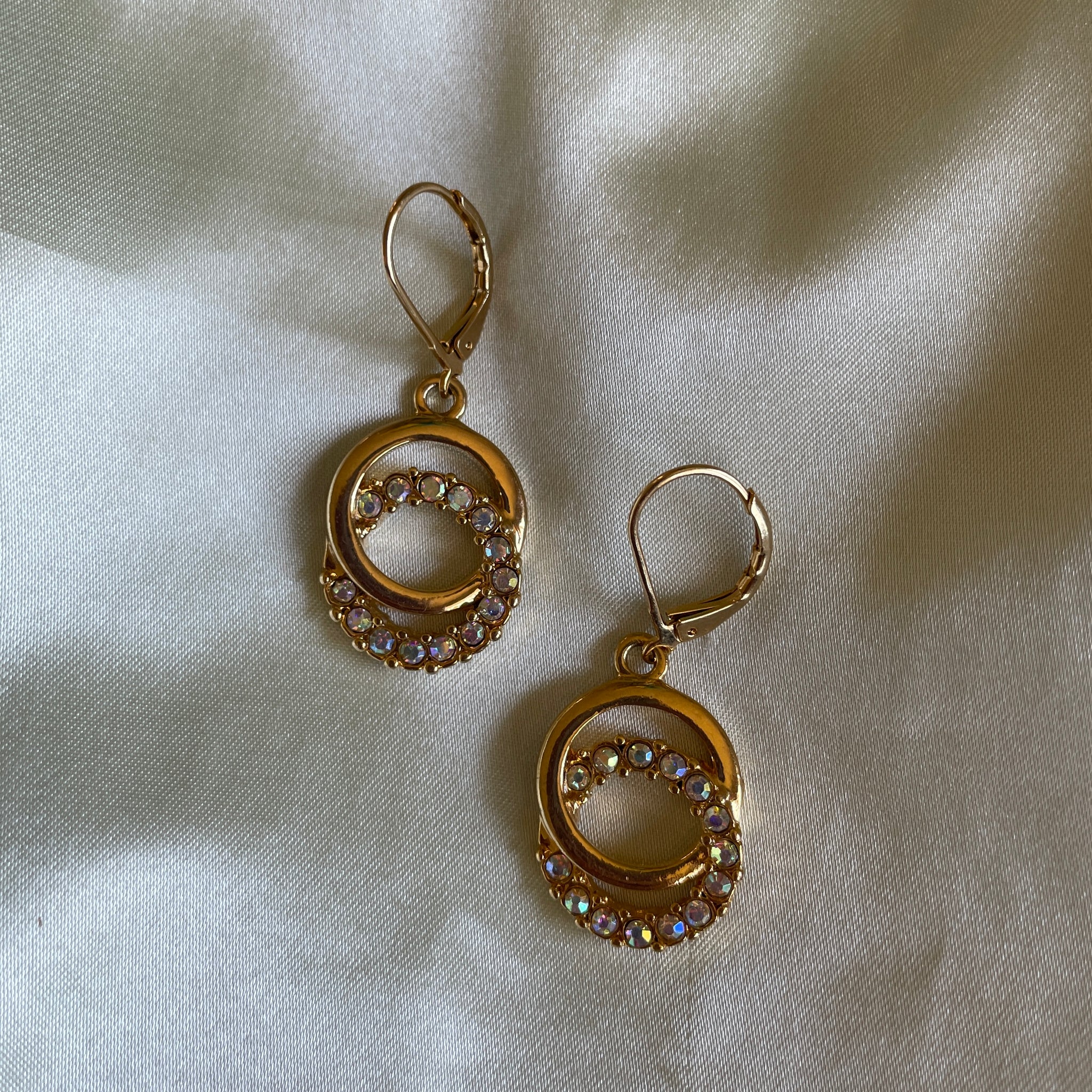 Gold tone hoop pierced earrings 