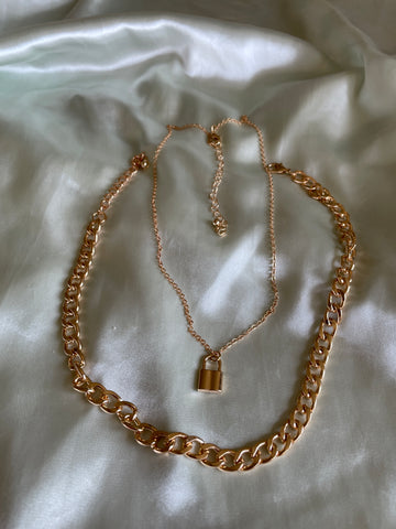 2000s Gold Tone Chains Lock Pendant 2 Layering Necklaces