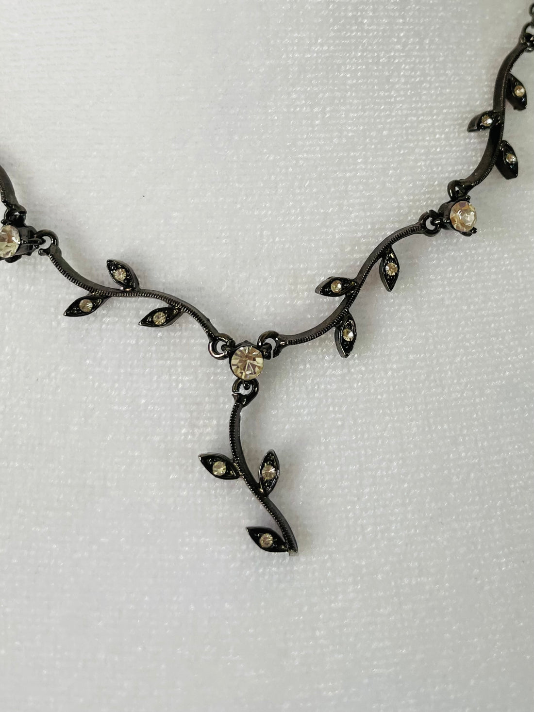 Delicate Black Winding Leaf Vine Clear Crystals Elegant Necklace