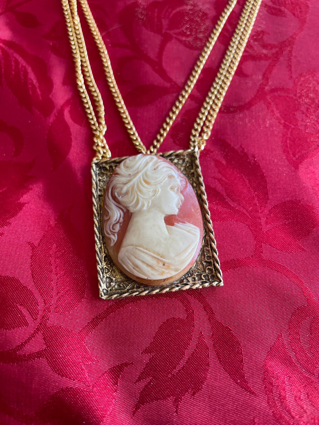 Vintage Gold Tone Chains Relief Portrait Pendant Necklace