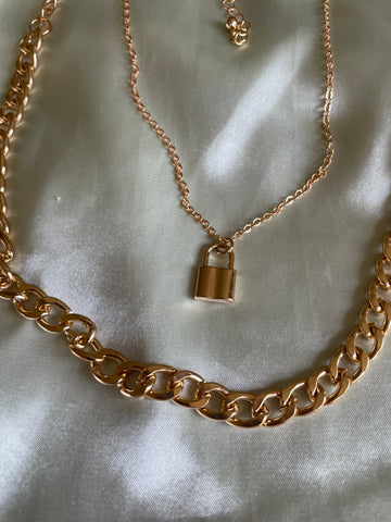 2000s Gold Tone Chains Lock Pendant 2 Layering Necklaces