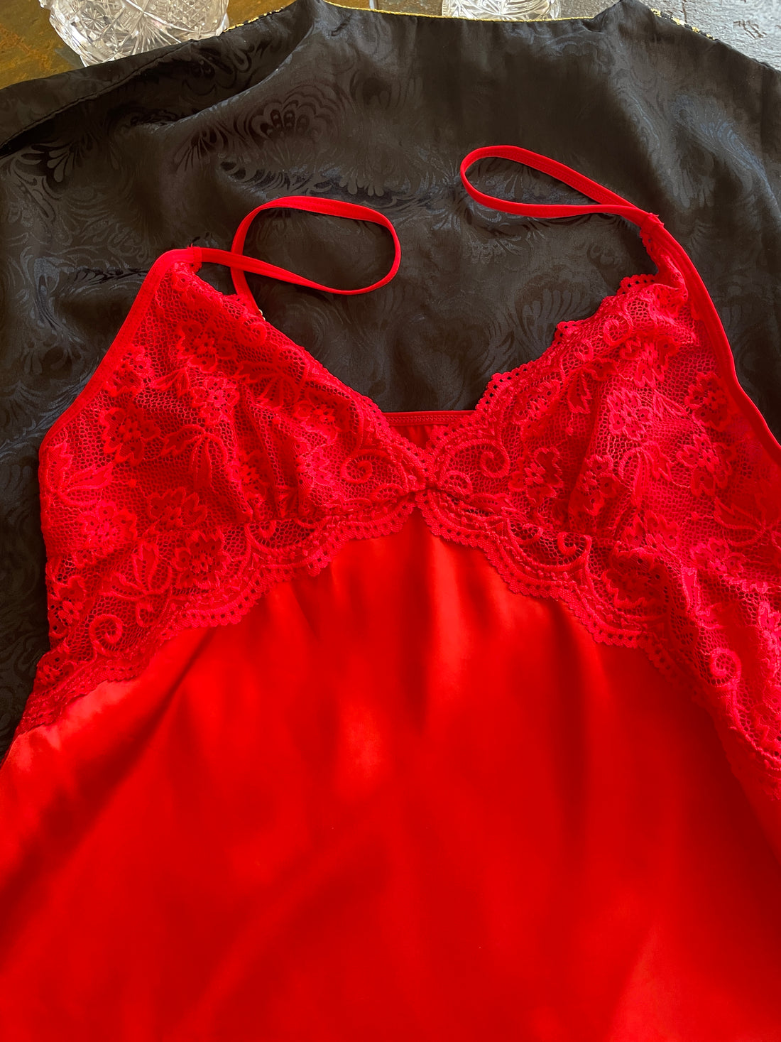 2000s Poly Acrylic Blend Lace Red Lingerie Cami Top X/L