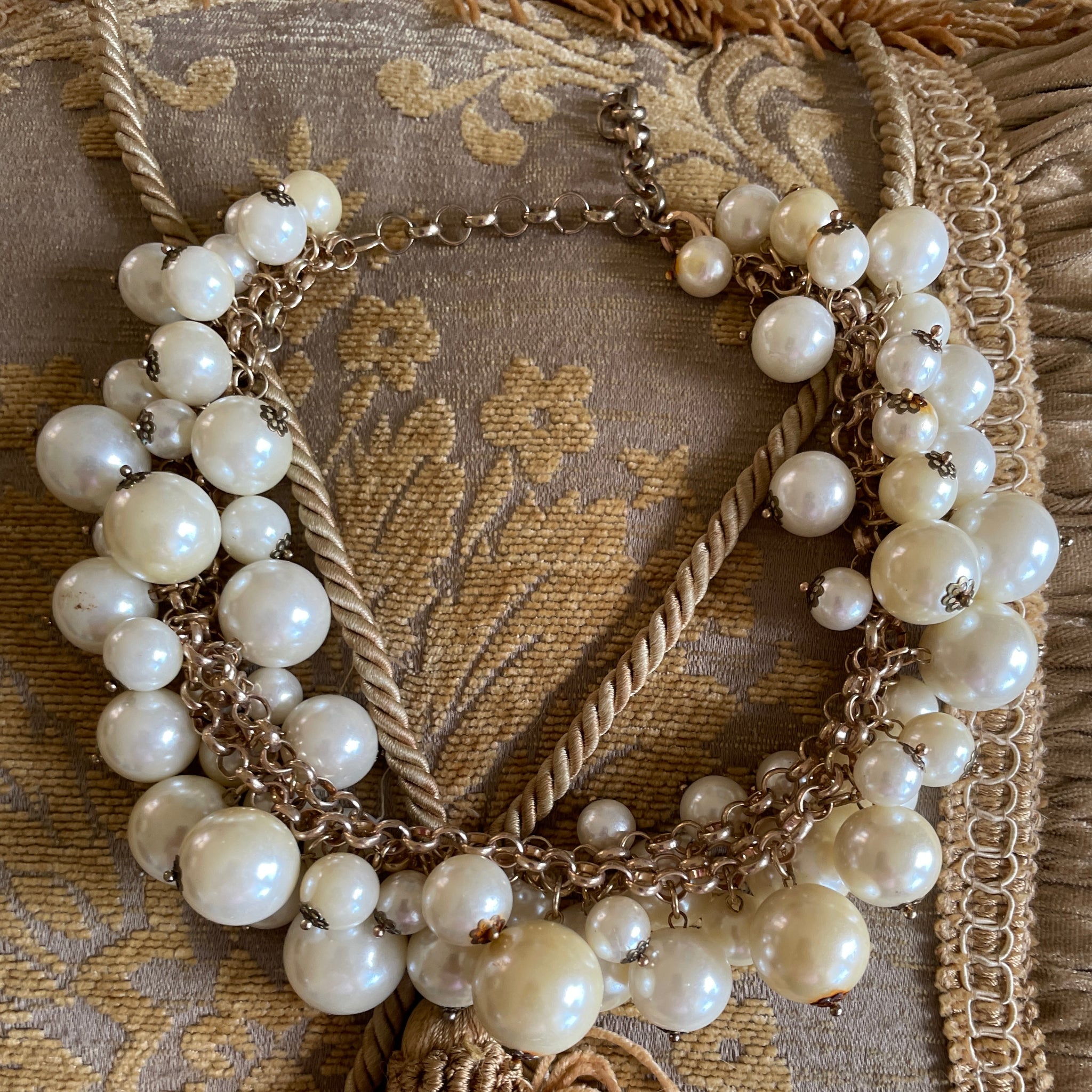 80s Vintage Gold Tone Faux Pearl Cluster Beaded Chunky Choker Necklace.