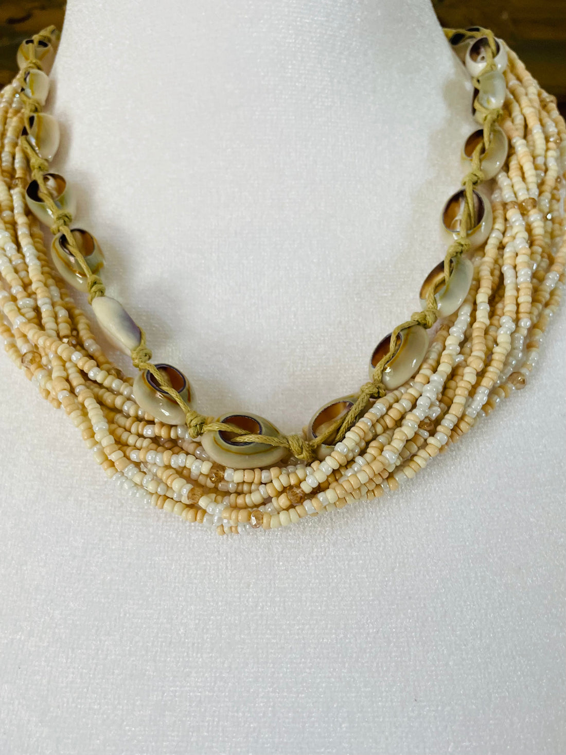 2000s Multiple Neutral Colors Beads Shells Elegant Beach Necklace