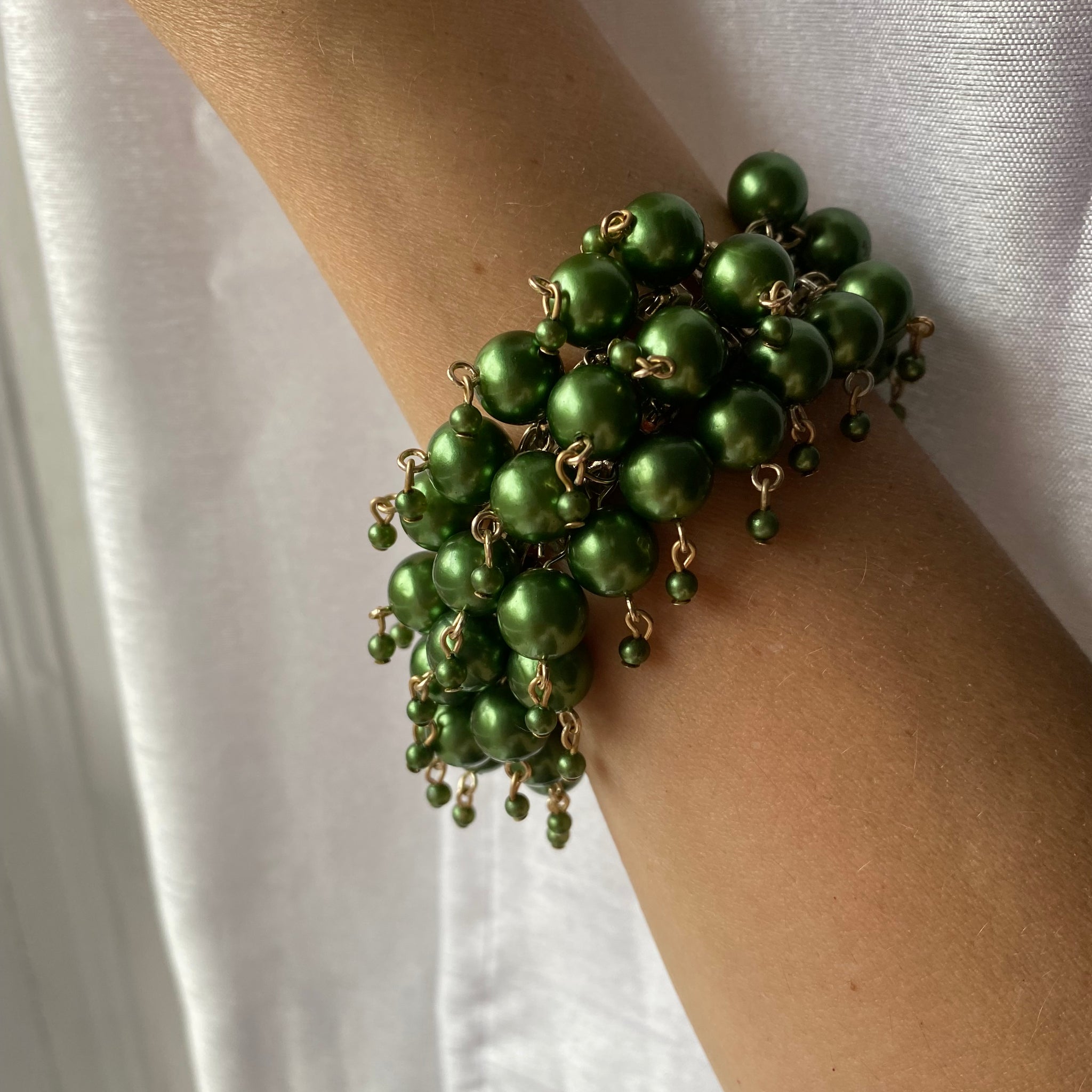 Green beaded 70s bracelet 