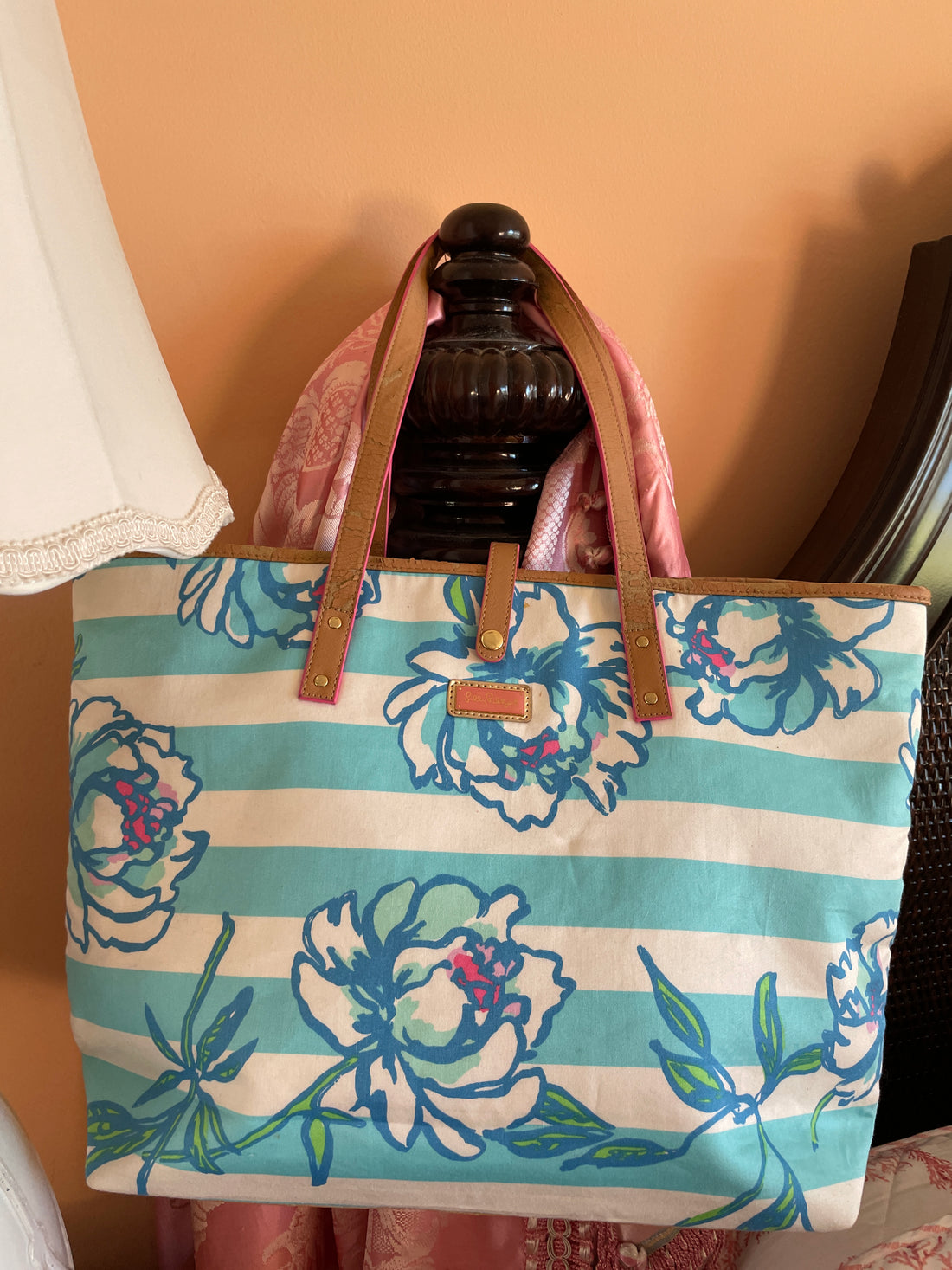 2000s Lily Pulitzer White Floral Print Casual Canvas Beach Bag