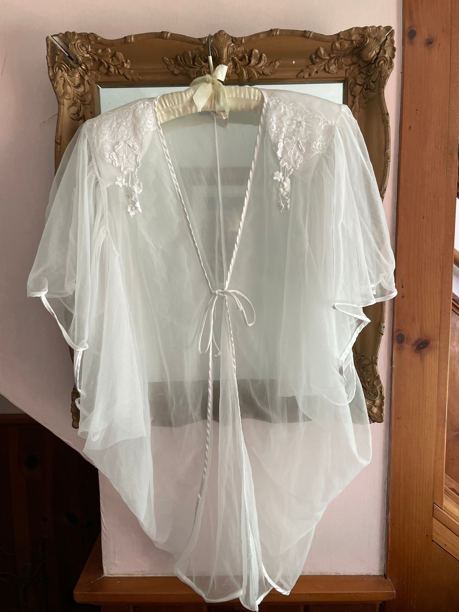  70s Vale Mode Sheer White Nylon Crochet Floral Accents Tie Draped Lingerie Bed Jacket M