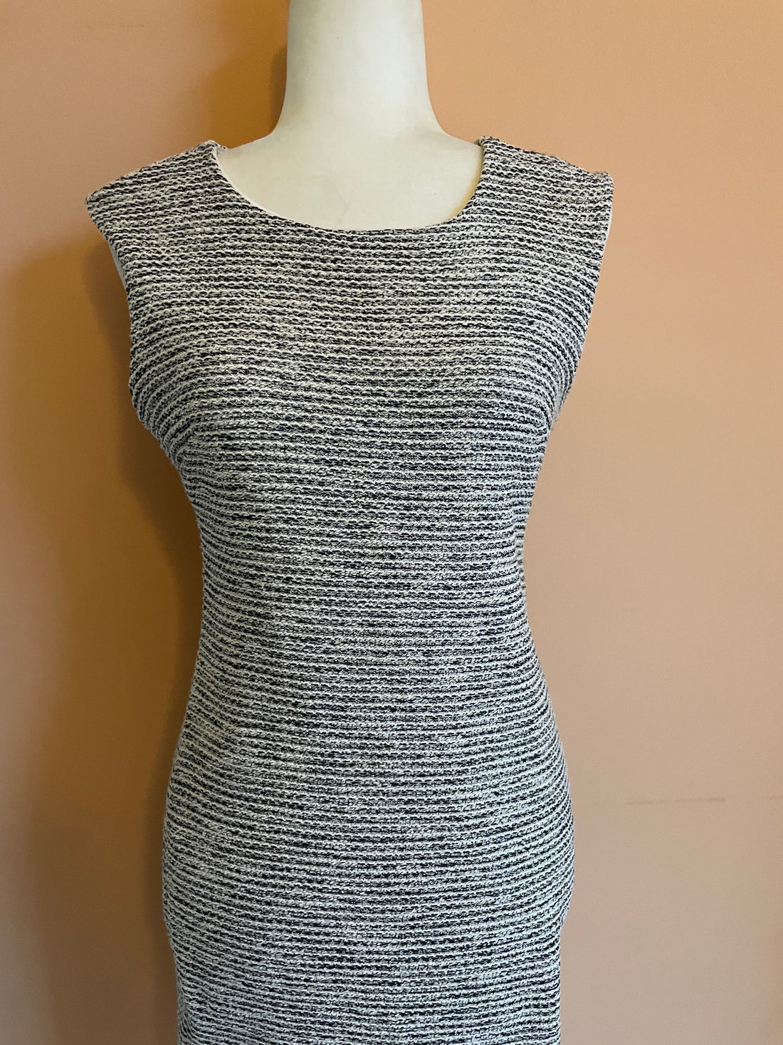 Banana Republic 2000s Sleeveless Gray Tweed Classic Dress